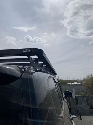 AL6063 SS304 Toyota Land Cruseir LC300 Alüminyum alaşım aksesuarları için siyah çatı rafı