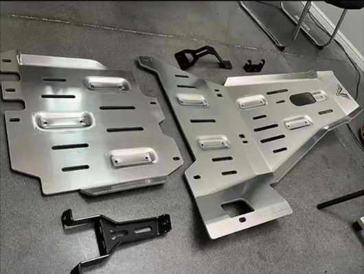 BMW Araç Montajı Motor Kapağı Altındaki Alüminyum Alaşımı Wrangler JL JK için Mud Flap Guard