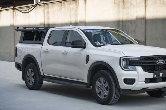 JMC DADAO 4x4 Pikap Kamyon Kanopisi Yüksek Siyah Tozla Kaplı Kamyon Kamyon Yarı Yüksek Yatak