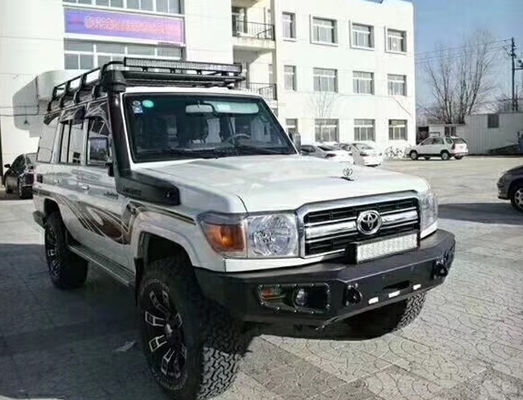Toyota Land Cruiser LC79 Off Road 4x4 Aksesuarları için Tozla kaplanmış siyah araba tamponları