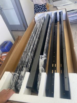 LC200'ünüzün off-road yeteneklerini özelleştirilmiş Slimline II Çatı Taşıyıcısı Kiti ile geliştirin