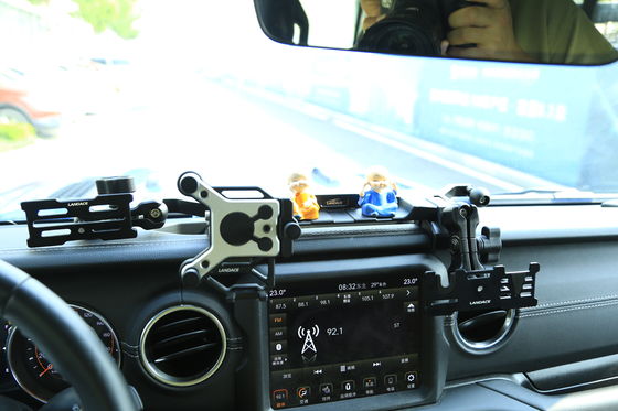 Hard Anodizing Finish Jeep Center Console Bracket için Araç Mobil Telefon Sahibi