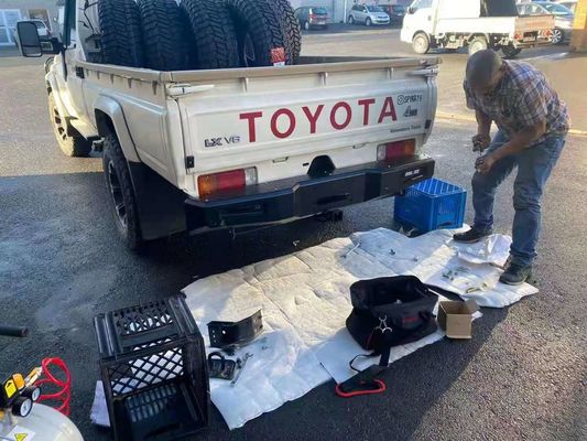 Toyota LC79 lastik taşıyıcı Jerrycan tutucu ile arka tampon vinç boğa çubuğu ön tampon