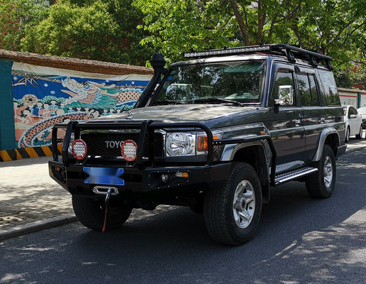 Toyota LC79 Otomobil Parçaları Vinç Boğa Çubuğu Lastik Taşıyıcıyla Ön Tampon Jerry Kağıt Sahibi