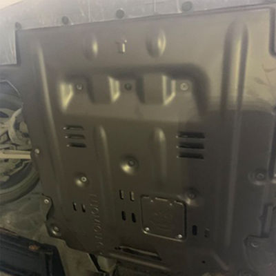 Gri Alfa Romeo Giulia Kayma Plağı Motor Koruyucu Şanzıman Vücut Altı Koruma Zırhı