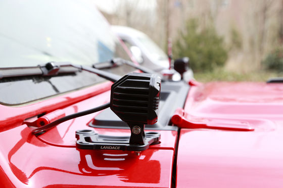 Jeep Wrangler JL Arka Uçurma Montajı LED Işık Tasarım Tarzı Özel Alüminyum Alaşım Bracket