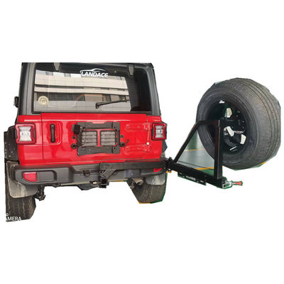 Custom Metal Fabrication tarafından tasarlanan ve üretilen off-road siyah yedek tekerlek taşıyıcısı