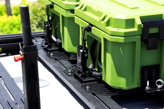 Ağır yüklü araba çatı raflarında güvenli bir şekilde depolamak için 110L plastik alet depolama kutusu