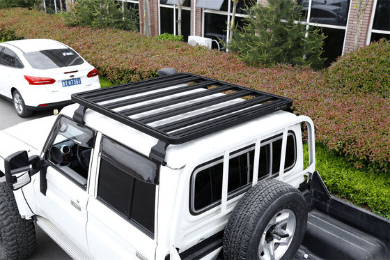 Güçlü TOYOTA LAND CRUISER LC79 Düz Çatı Taşları Platform Kabin Çatı Taşları Tozla kaplanmış