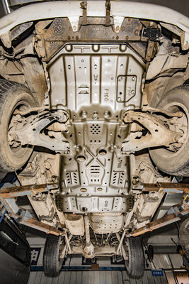 Araç Montajı Toyota Gri Alt Motor Kapakları Land Cruiser LC100 Alt Vücut Kalkanı için