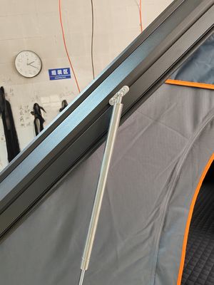 Bir yatak odası 4-5 kişilik Araba Çatı Üst Çadır Yan Merdivenli Evrensel Su geçirmez 2.1m