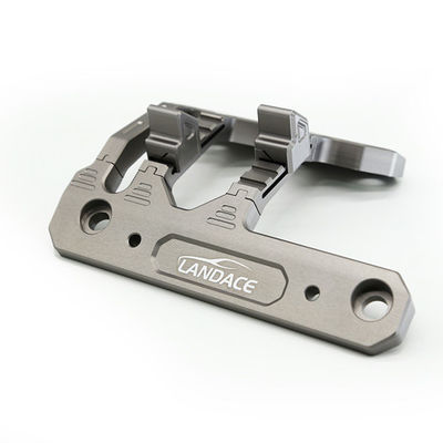 Büyük Duvar Tankı 300'e JEEP-Uyumlu Brackets ile verimli olarak monte edilen ışık armatürleri