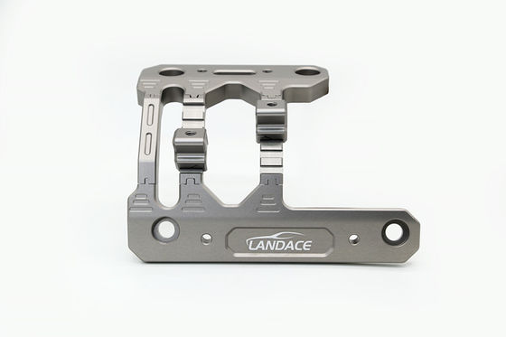 Büyük Duvar Tankı 300'e JEEP-Uyumlu Brackets ile verimli olarak monte edilen ışık armatürleri